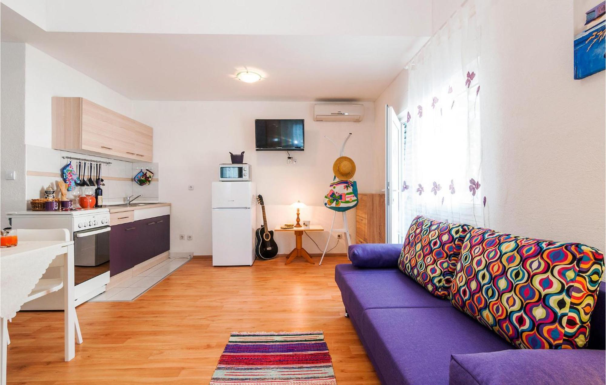 Nice Apartment In Vinjerac With Kitchen Екстер'єр фото